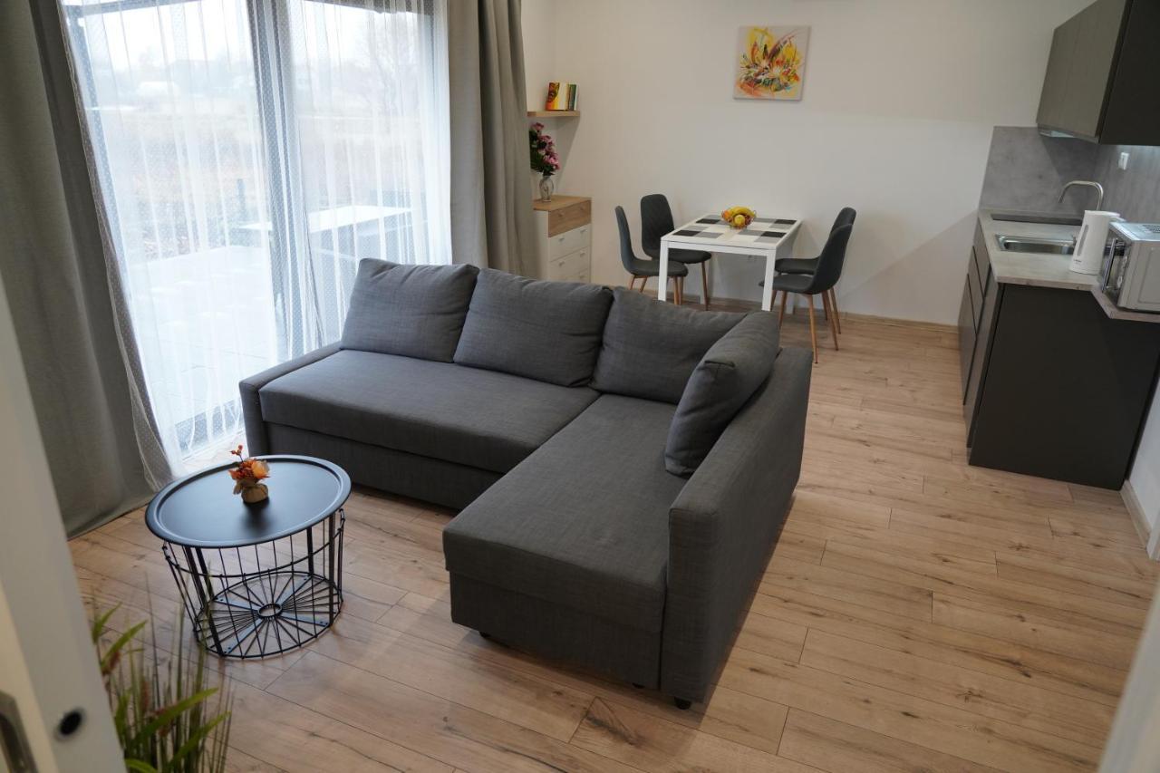 Apartman Zuzana Nesvady Exterior foto