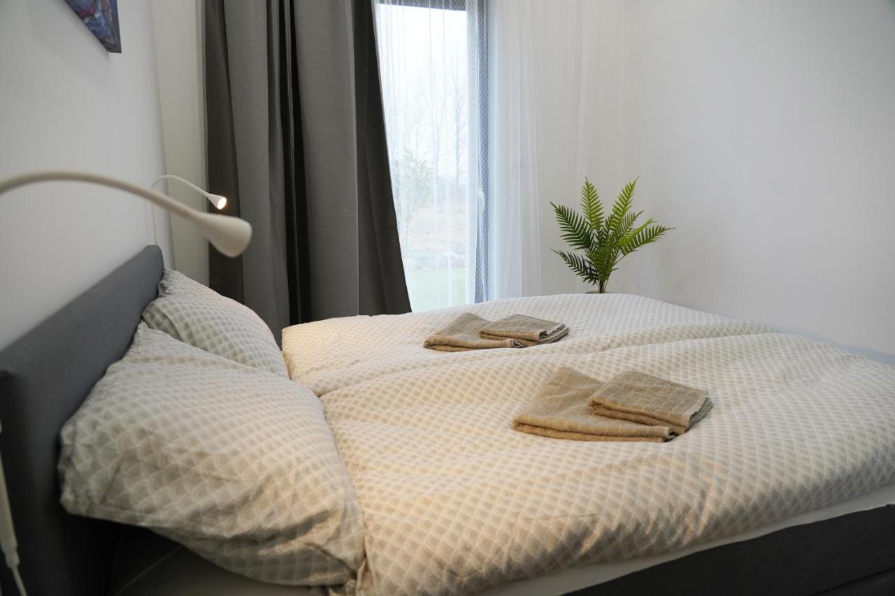 Apartman Zuzana Nesvady Exterior foto