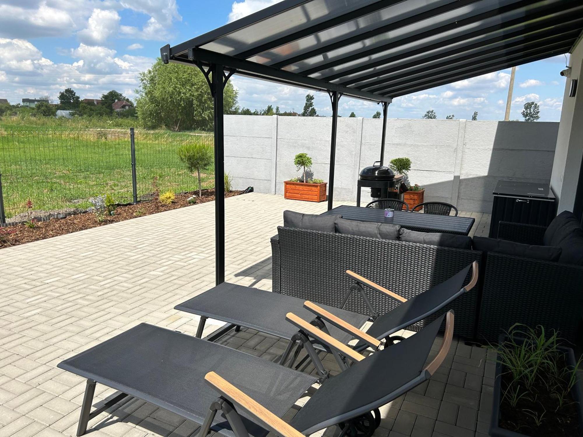 Apartman Zuzana Nesvady Exterior foto